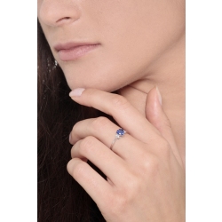 18k white gold with sapphire and diamonds  2