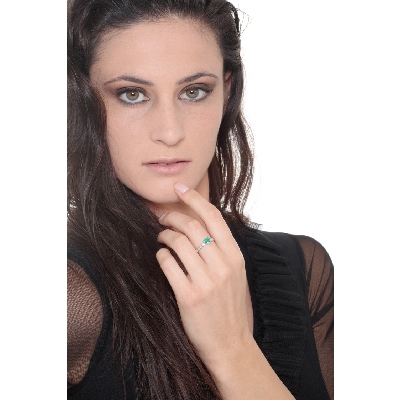 18k white gold with emerald heart cut and diamonds 