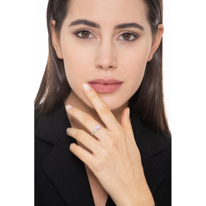 White gold 18k ring with a pink sapphire heart cut and diamonds 