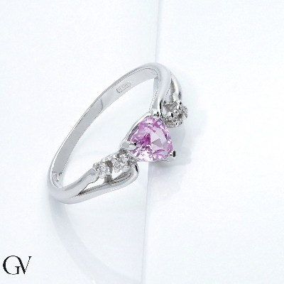 White gold 18k ring with a pink sapphire heart cut and two diamonds 