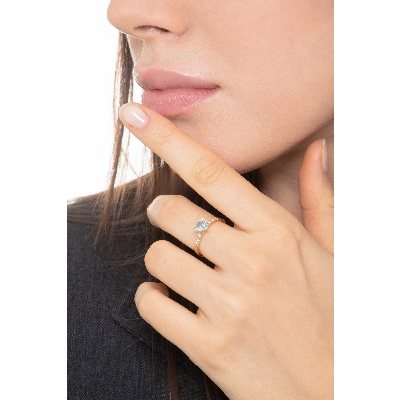 Rosé gold 18k ring with aquamarine and diamonds 