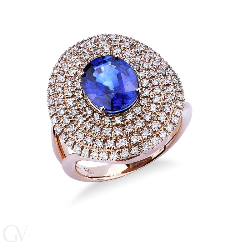 Rosé gold 18k halo ring with a blue sapphire and diamonds 