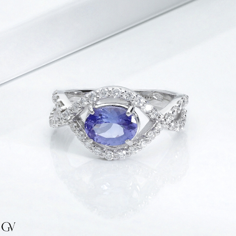 White gold 18k ring with an oval cut tanzanite of about 6x7mm and diamonds 