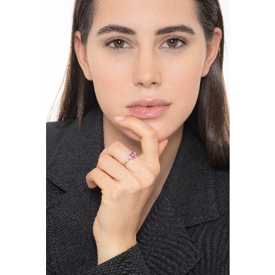 18k white gold ring with central pink sapphire and diamonds 