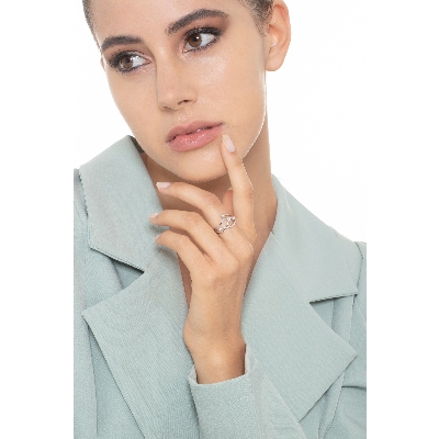 White gold 18k woman ring with diamonds 