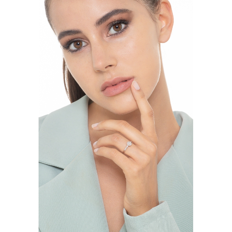 Halo ring with diamonds in white gold 18k