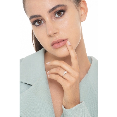 Halo ring with diamonds in white gold 18k