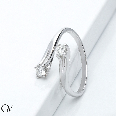 White gold 18k Bilogy ring with diamonds 