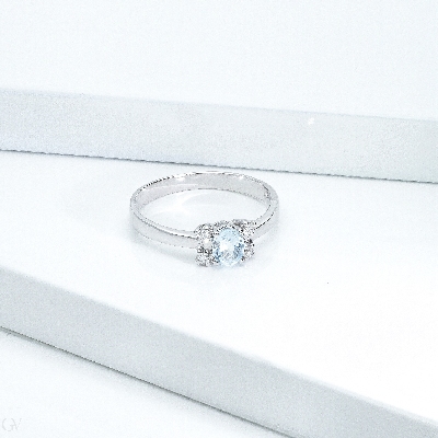 18k white gold ring with oval aquamarine and diamonds 