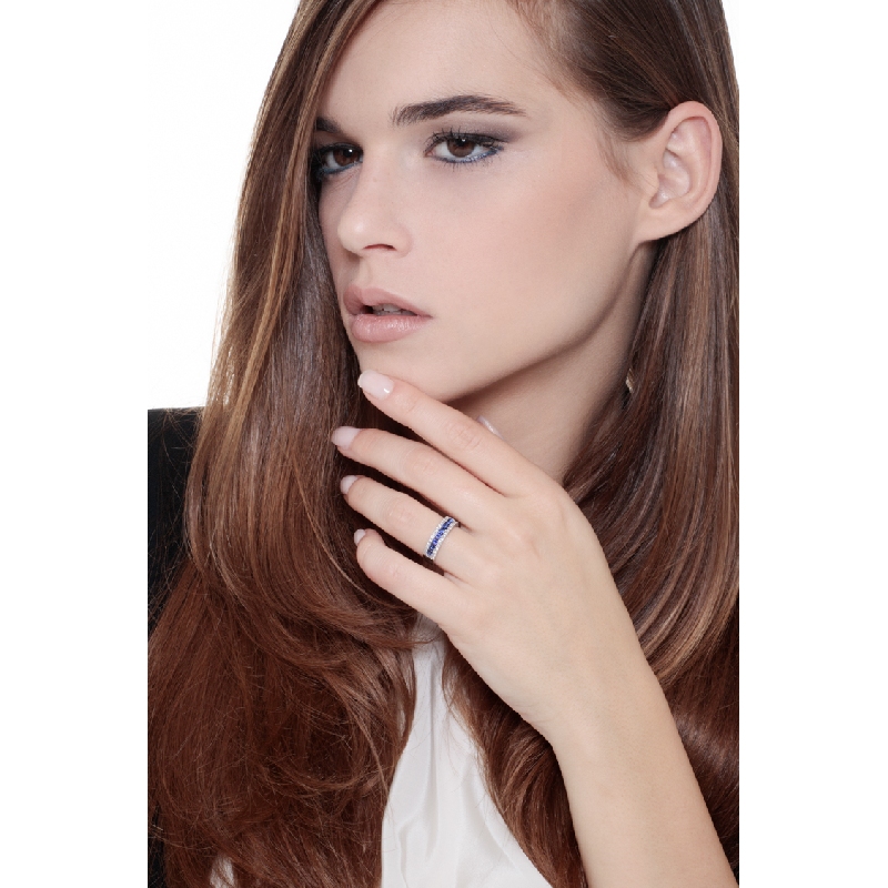 18k white gold ring with eight blue sapphires and diamonds 