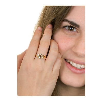 Yellow gold 18k band ring with three diamonds 