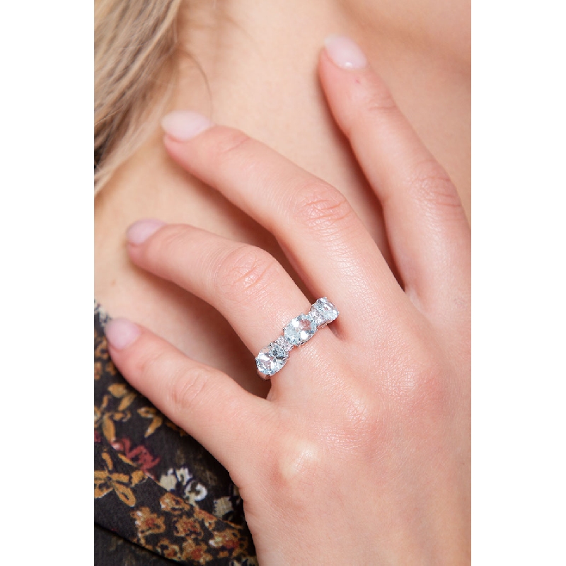 Anello con acquemarine ovali e diamanti trilogy in oro bianco