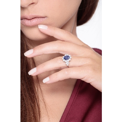 Halo ring with a blue sapphire and diamonds white gold 18k 