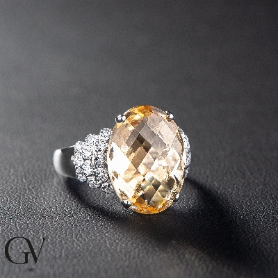 18k white gold ring with central citrine topaz and diamonds 