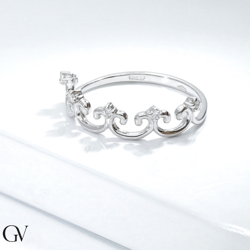 White gold 18k crown ring with diamonds 