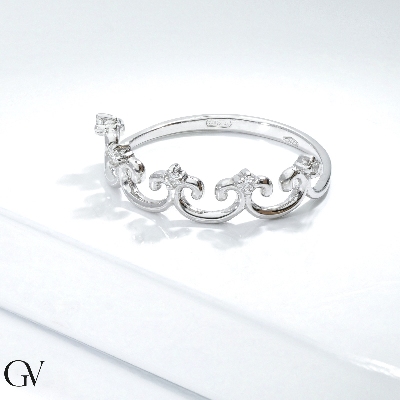 White gold 18k crown ring with diamonds 