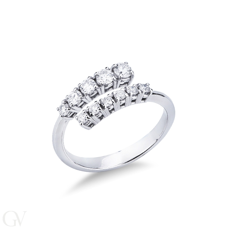 18k white gold curved shank ring with eleven diamonds 