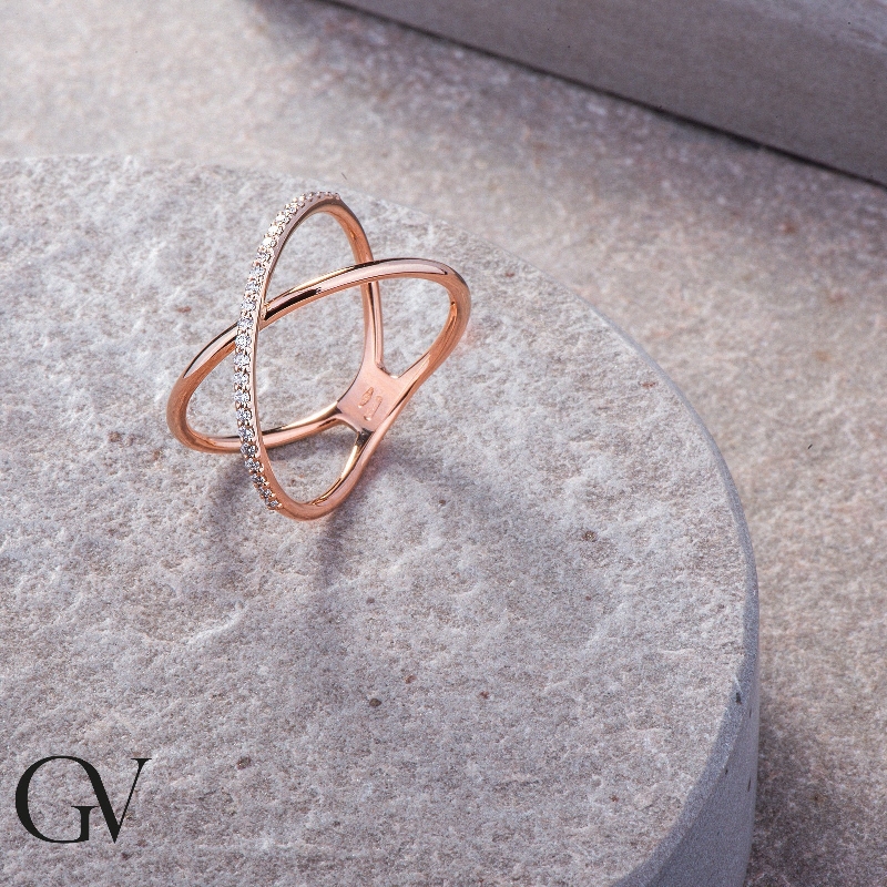 Rosé gold 18k criss cross ring with diamonds