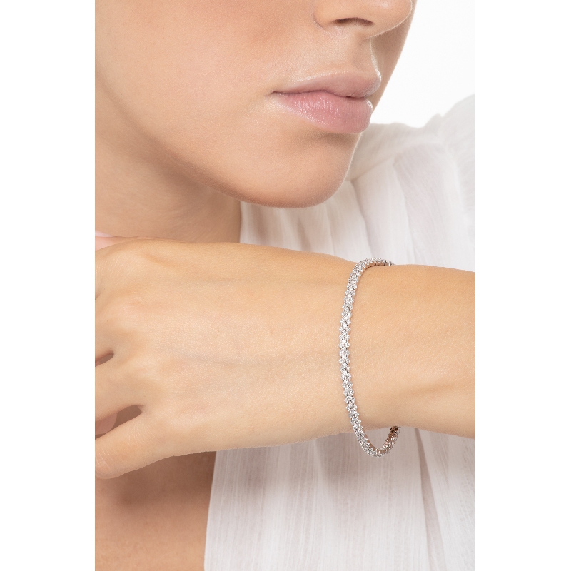 Fancy elegant tennis bracelet in 18k white gold with diamonds