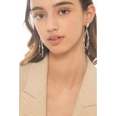 Orecchini pendenti a goccia con diamanti in oro bianco 18k