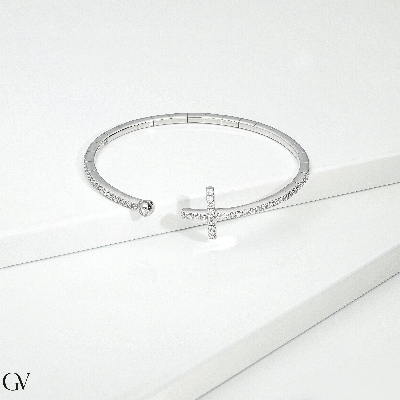 18k white gold cross bracelet with diamonds 