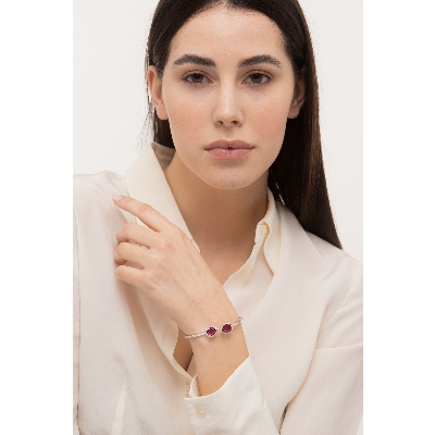 Bracciale in oro bianco 18k a molla con rubini a goccia e diamanti