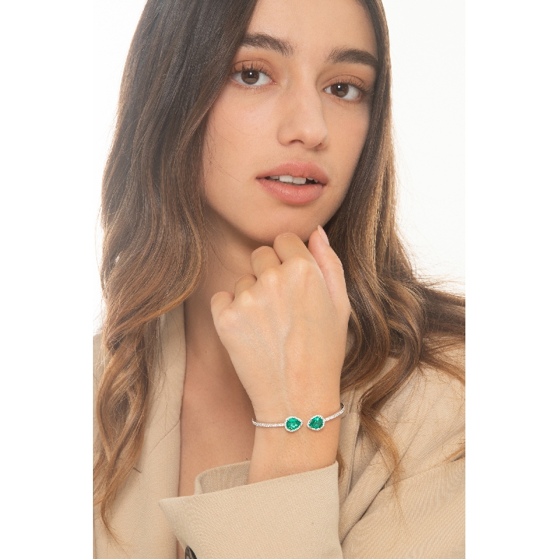 18k white gold semi-rigid bracelet with emeralds drop cut, 9x7 mm