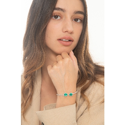 18k white gold semi-rigid bracelet with emeralds drop cut, 9x7 mm
