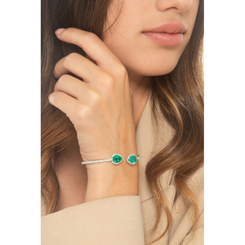 18k white gold semi-rigid bracelet with emeralds drop cut, 9x7 mm