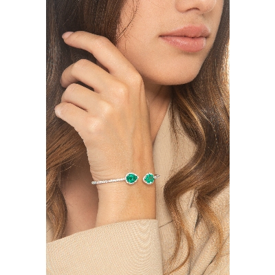 18k white gold semi-rigid bracelet with emeralds drop cut, 9x7 mm