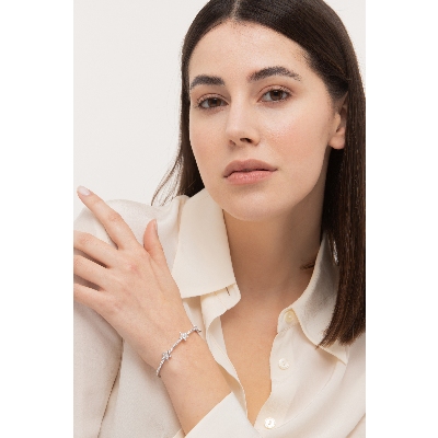 Diamond star bracelet in white gold