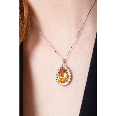 Necklace with pendant composed by a pear cut citrine and diamonds