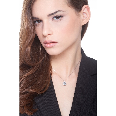 Necklace with pear shaped aquamarine crowned by diamonds