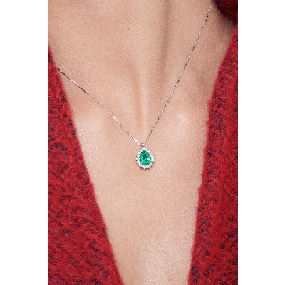 Necklace with pendant, pear cut emerald and diamonds