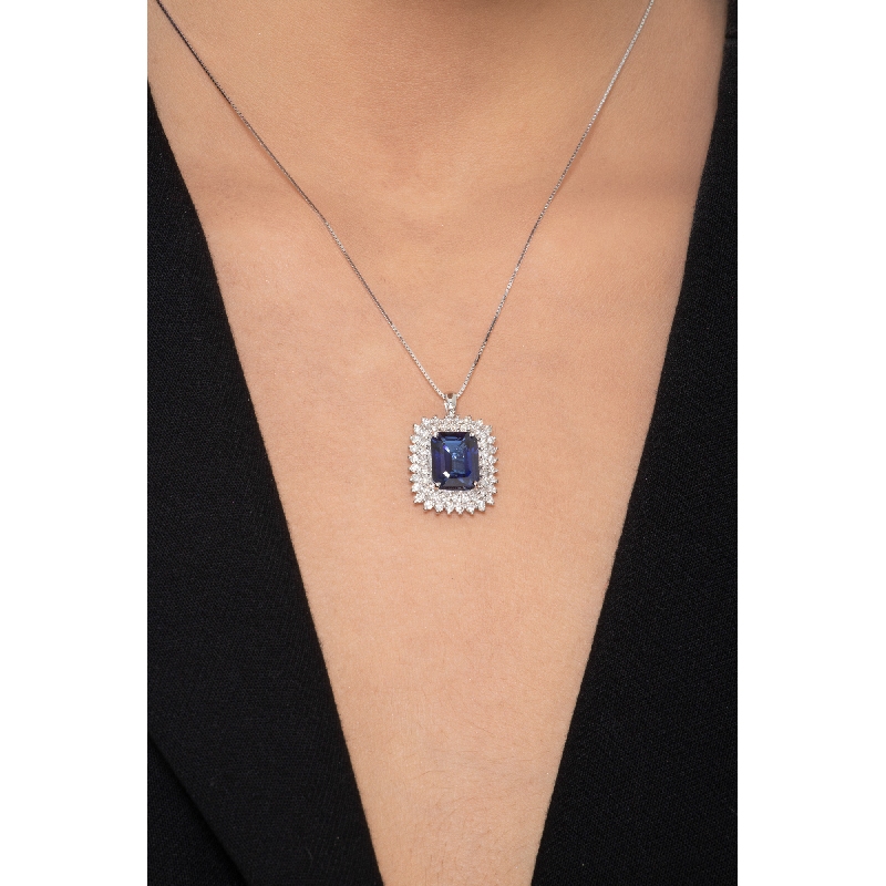 Necklace with pendant, central emerald cut blue sapphire and round cut diamonds