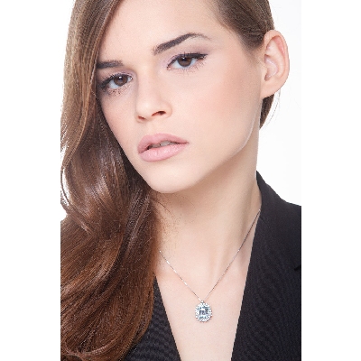 Necklace with emerald cut aquamarine crowned by diamonds