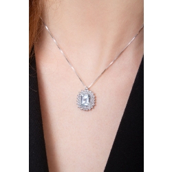 Necklace with emerald cut aquamarine crowned by diamonds 2