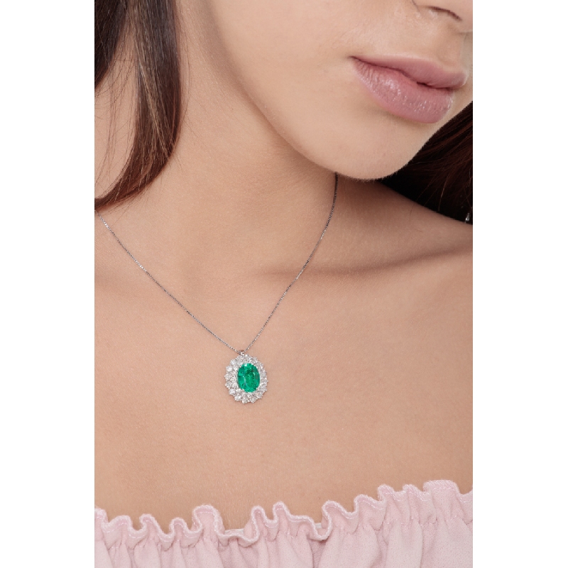 Necklace with pendant, oval emerald and 2 rows of diamonds