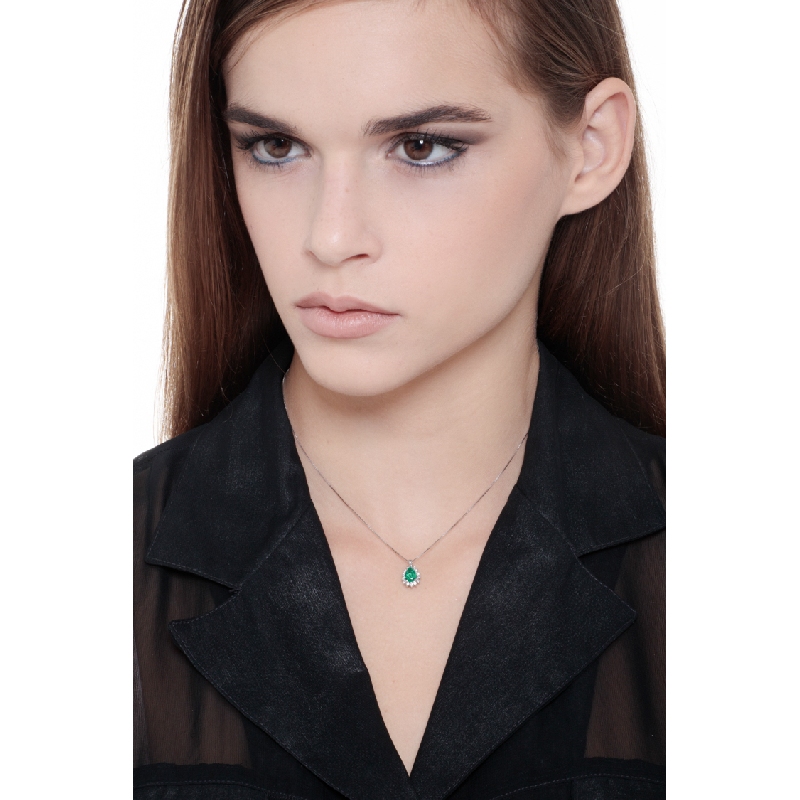 Necklace with pendant, central pear cut emerald and diamonds