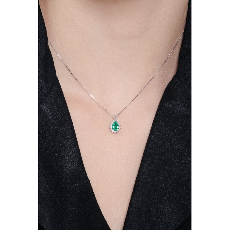 Necklace with pendant, central pear cut emerald and diamonds