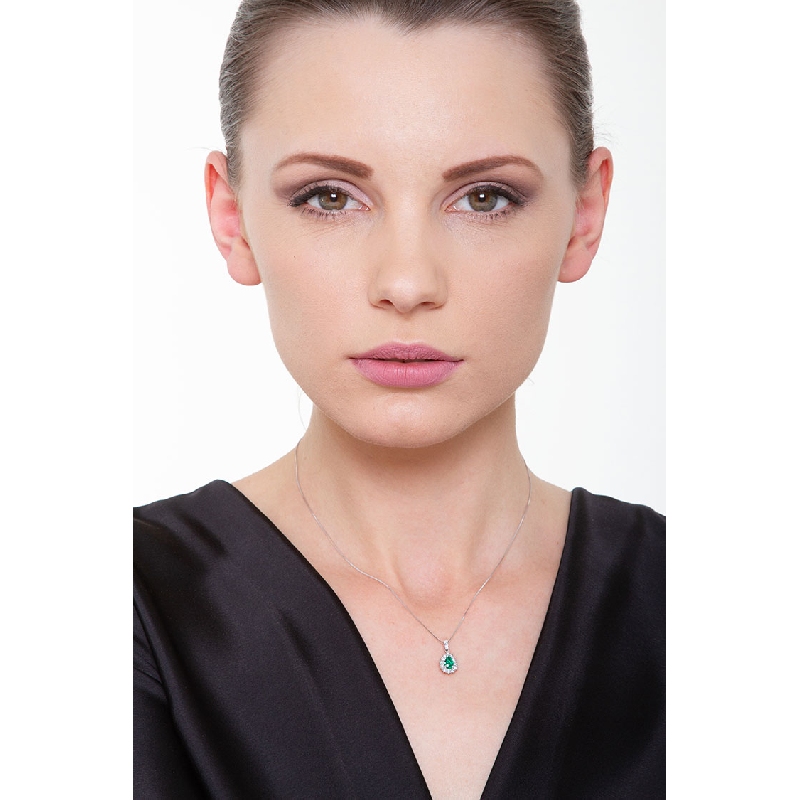 Necklace with pear cut emerald crowned by diamonds