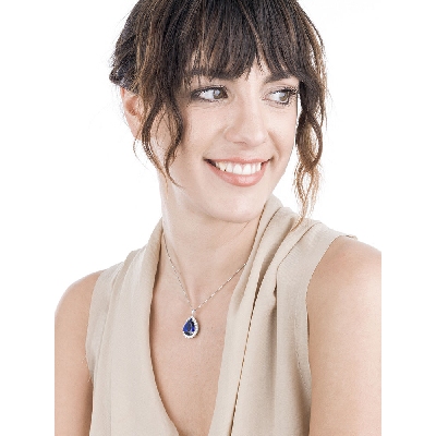 Necklace with blue sapphire and diamonds pendant