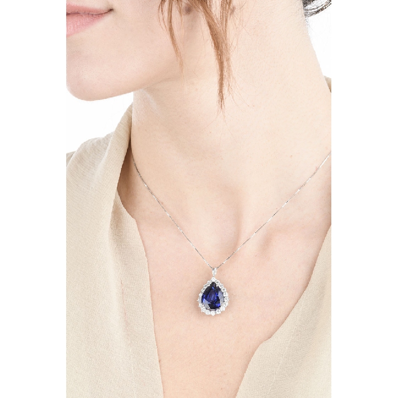 Necklace with blue sapphire and diamonds pendant