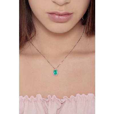 Necklace with pendant, emerald and round cut diamonds