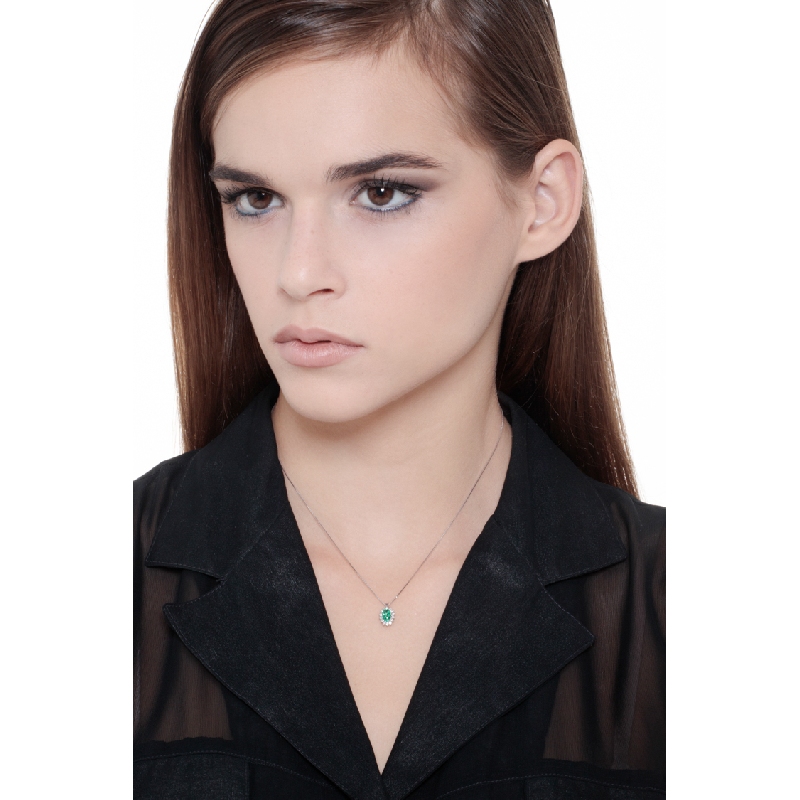 Necklace with pendant, oval cut emerald and diamonds