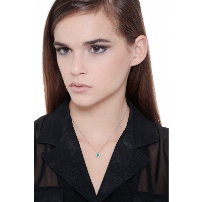 Necklace with pendant, oval cut emerald and diamonds