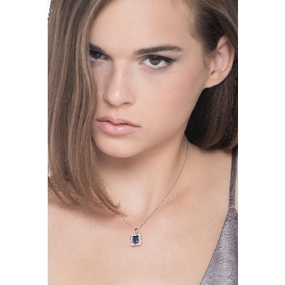 Necklace with pendant, central emerald cut blue sapphire and diamonds
