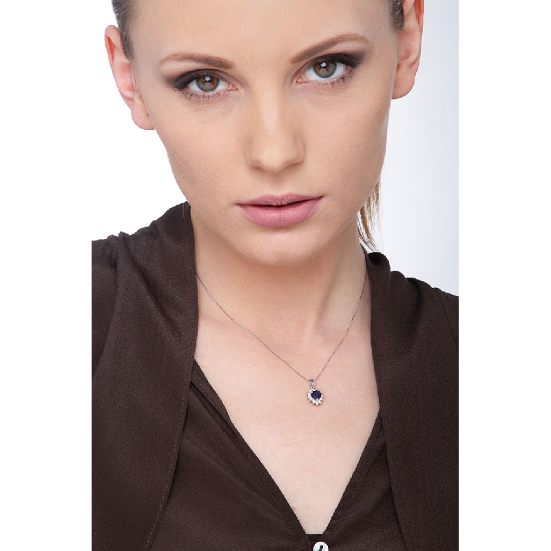 Necklace with sapphire and diamond pendant 