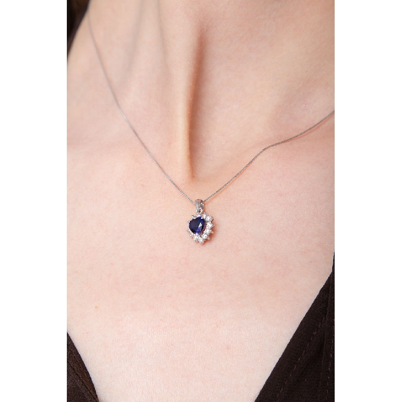 Necklace with sapphire and diamond pendant 