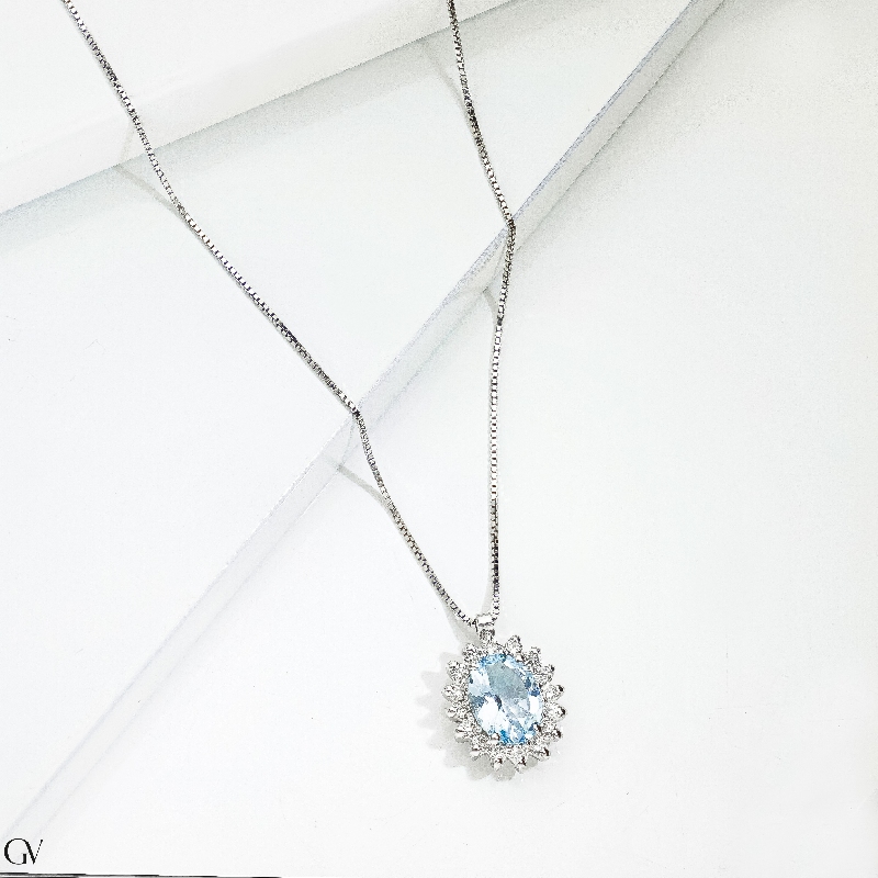 18k white gold necklace with aquamarine pendant
